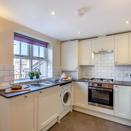 4 Bed In Oc-w089 Holiday home *