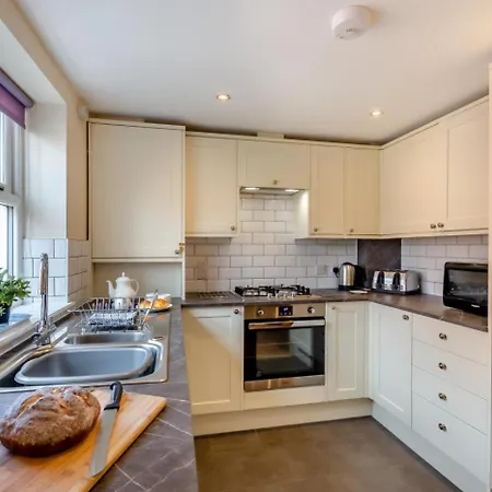 Holiday home 4 Bed In Oc-w089 *