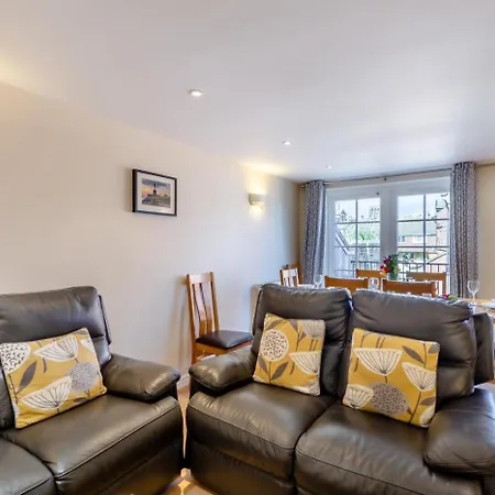 4 Bed In Oc-w089 Holiday home *