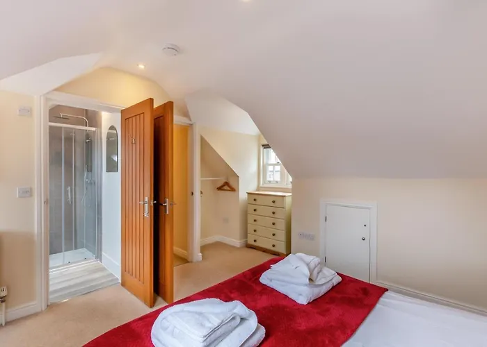 4 Bed In Oc-w089 * Whitby