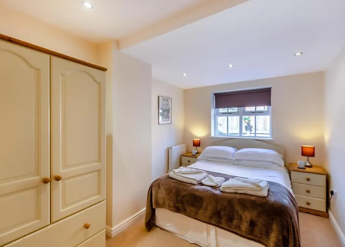 4 Bed In Oc-w089 Whitby